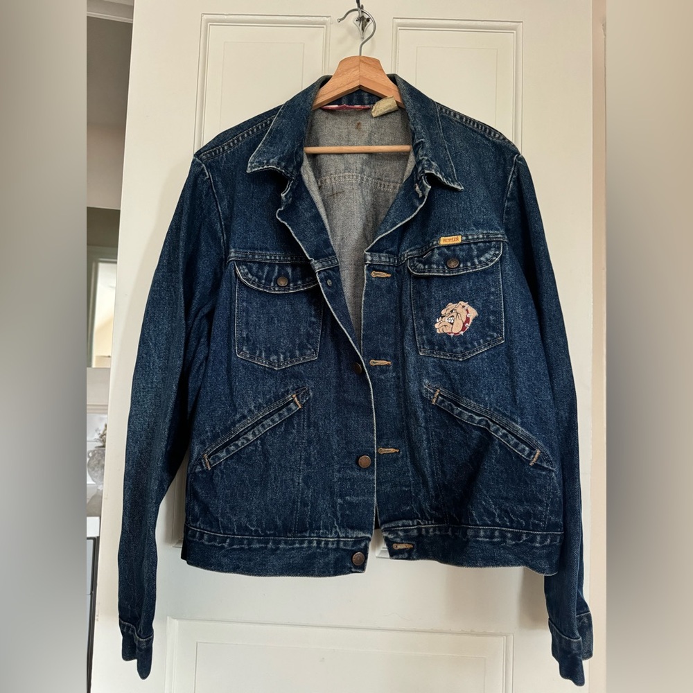 Vintage Y2K Rustler Jean Jacket with Hand painted Bulldog On Front Pocket